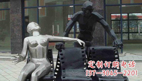 不锈钢人物影院门口雕塑