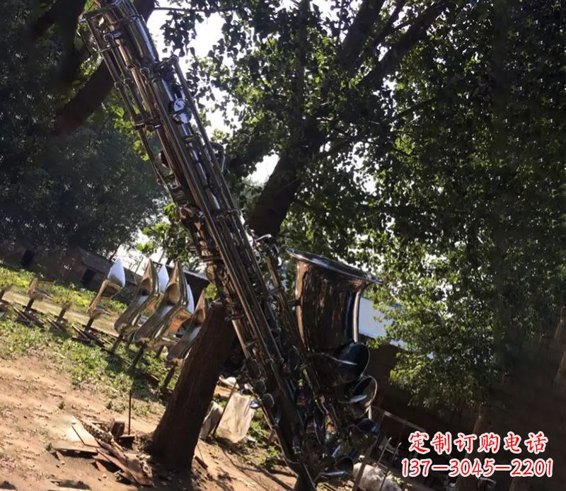 不锈钢萨克色乐器雕塑