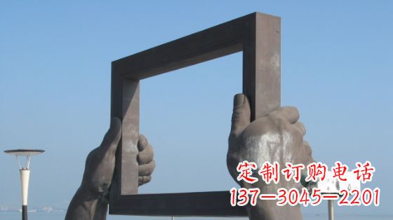 不锈钢手拿相框广场景观雕塑