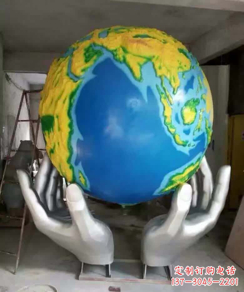 不锈钢/地球/景观-不锈钢手托地球景观雕塑 不锈钢/地球/景观-不锈钢手托地球景观雕塑