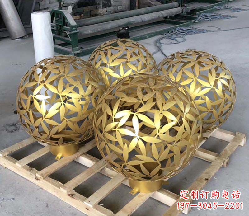 不锈钢树叶镂空球小区景观雕塑