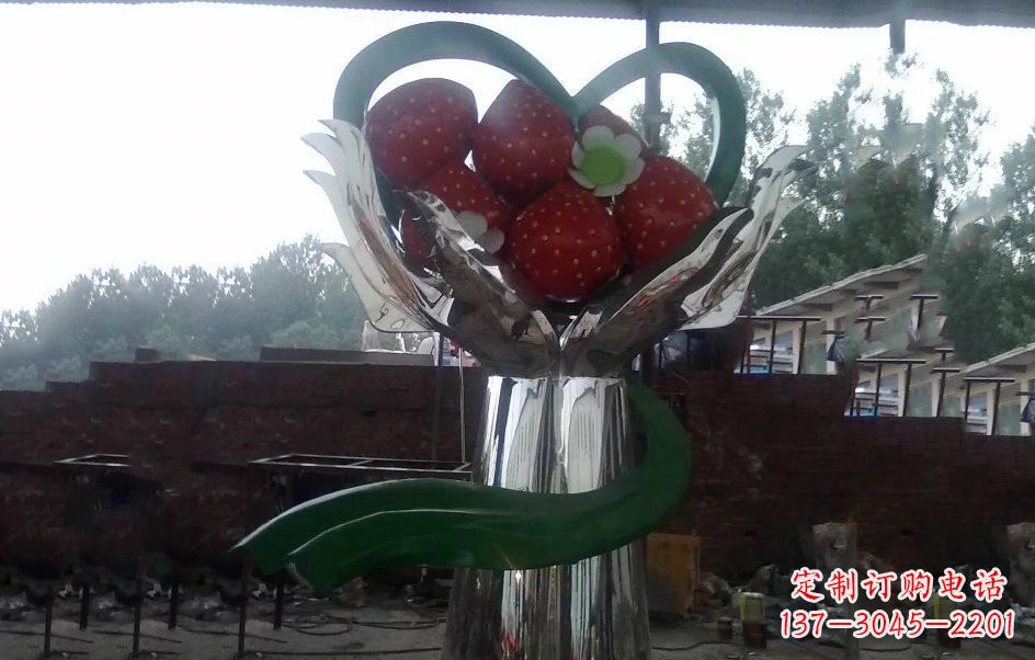 不锈钢水果草莓雕塑