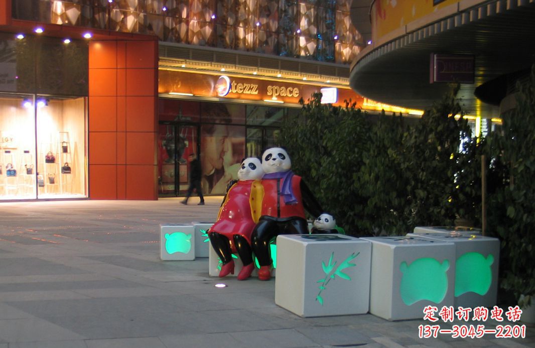 不锈钢四方座椅雕塑