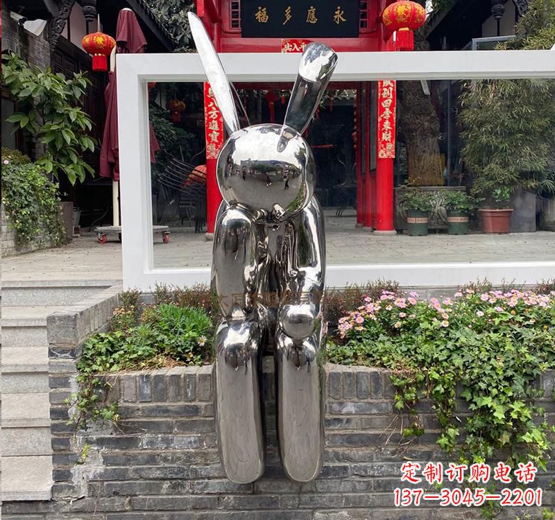 不锈钢兔子雕塑2