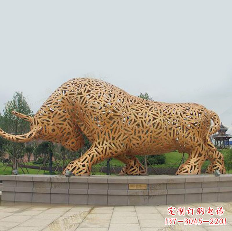 不锈钢网格造型开荒牛公园景观动物雕塑