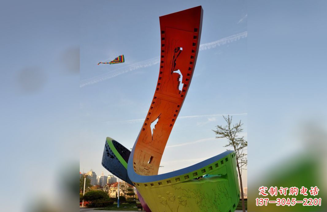 不锈钢五彩胶卷广场景观雕塑