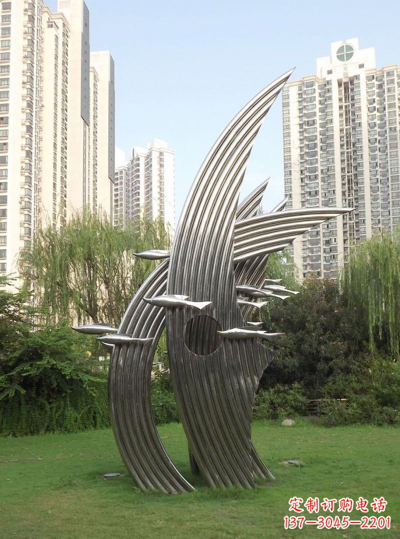 不锈钢小区抽象海草和鱼雕塑