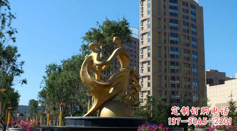 不锈钢小区抽象一家三口雕塑