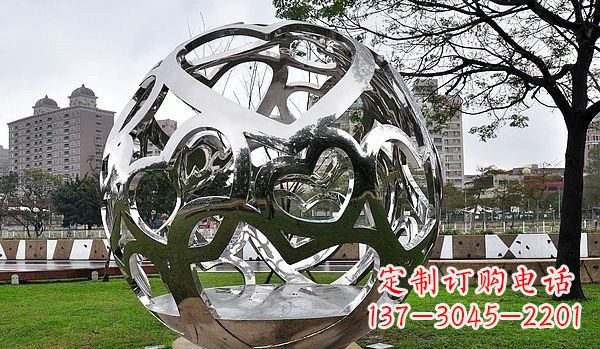 不锈钢心形镂空球雕塑