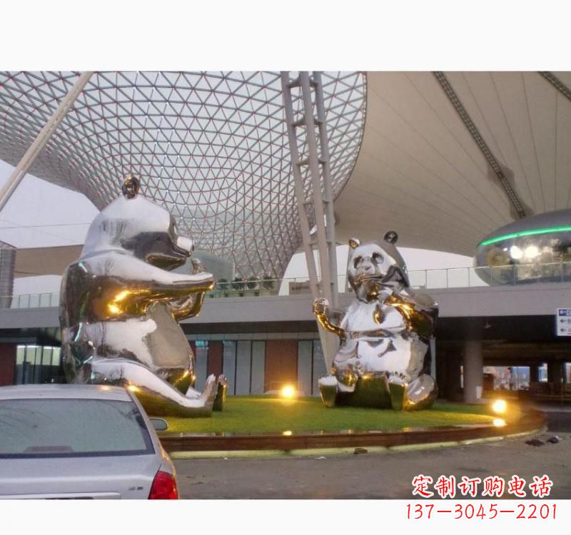 不锈钢熊猫雕塑