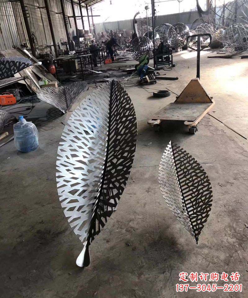 不锈钢艺术景观树叶雕塑