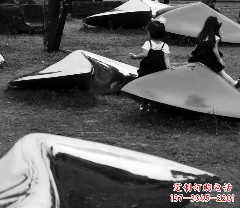 不锈钢异形镜面公园雕塑