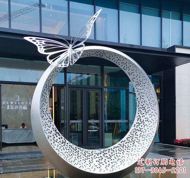 不锈钢园林戒指雕塑