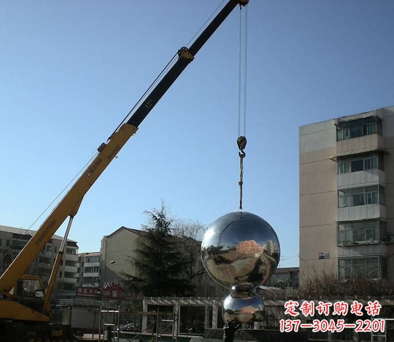 不锈钢圆球景观雕塑
