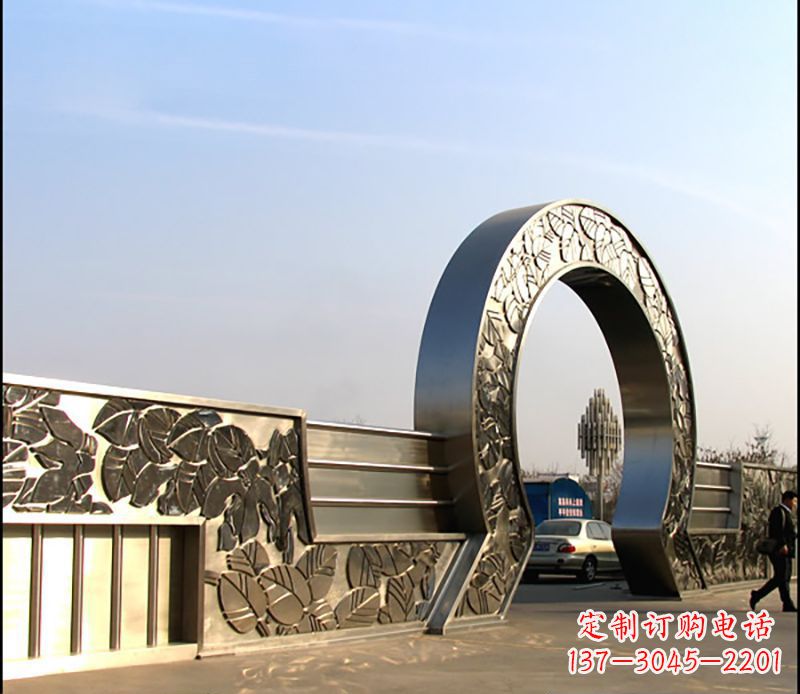 不锈钢圆形拱门企业雕塑