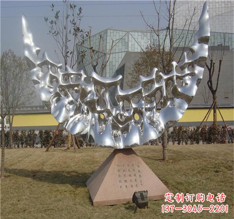 不锈钢月亮雕塑