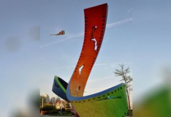 不锈钢五彩胶卷广场雕塑——现代美学的象征