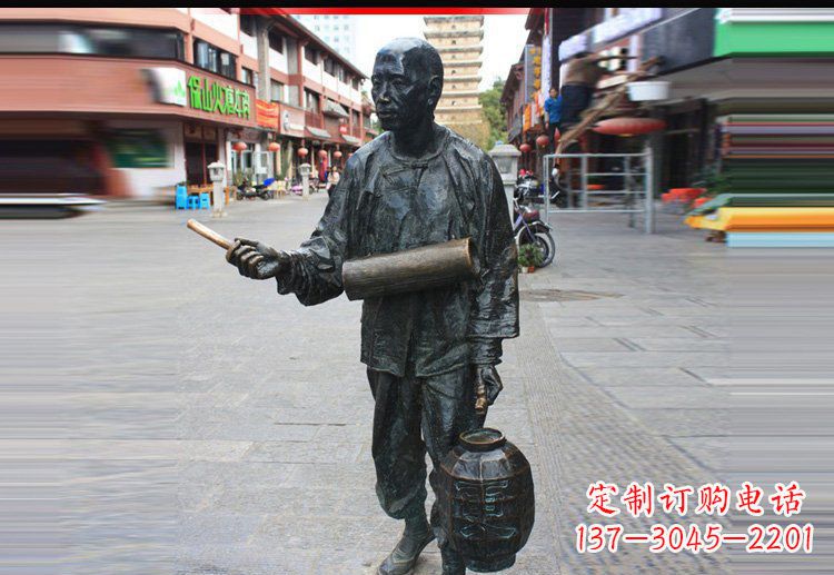步行街打更人物铜雕