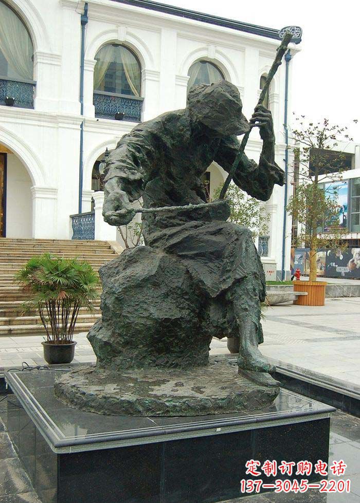 步行街拉二胡的人物景观铜雕