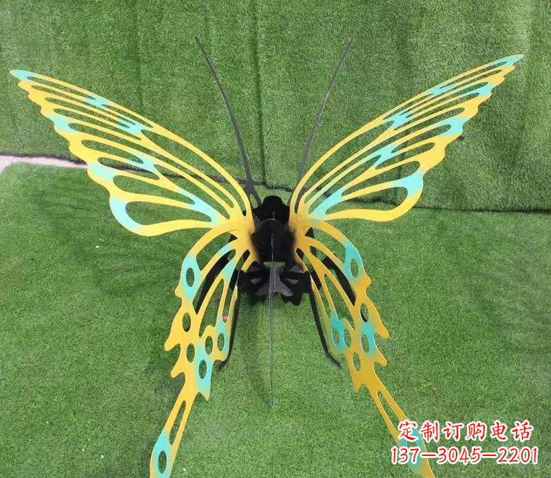 彩色不锈钢镂空蝴蝶雕塑