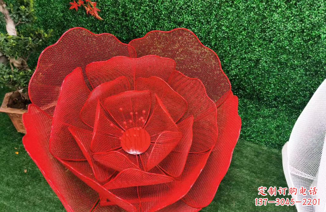 彩色不锈钢镂空花朵雕塑