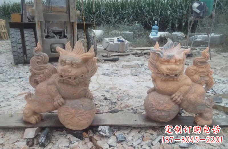 踩球小狮子石雕