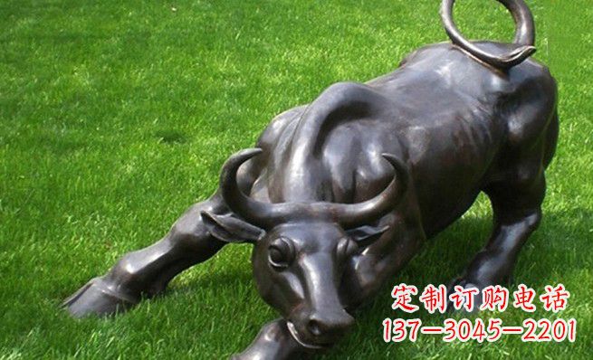 草地上的华尔街牛