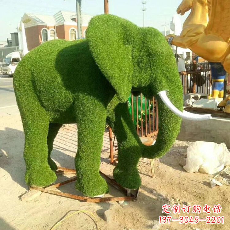草皮大象玻璃钢雕塑