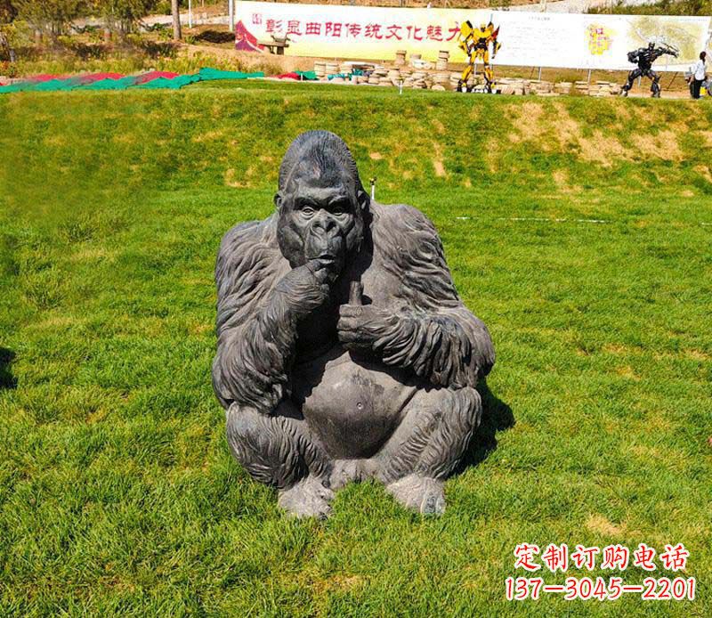 草坪猩猩公园动物石雕