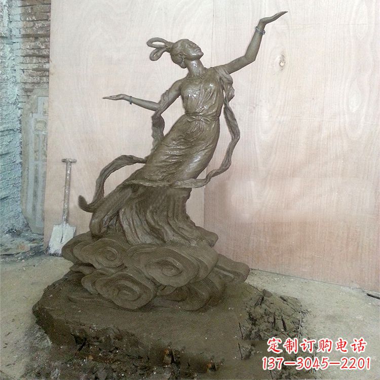 嫦娥雕塑泥稿