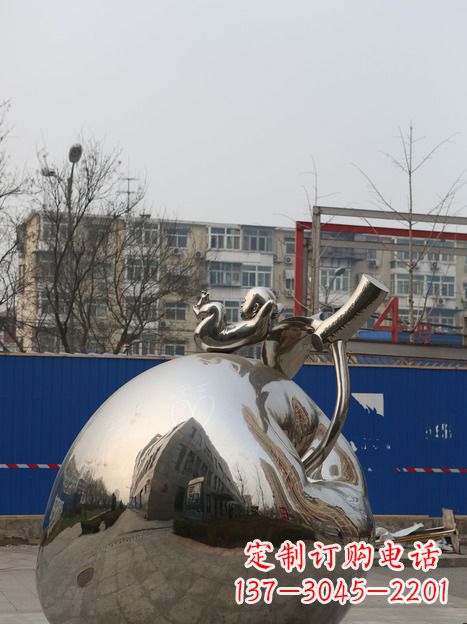 城市中的苹果雕塑 城市中的苹果雕塑