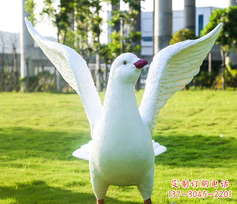 城市雕塑和平鸽