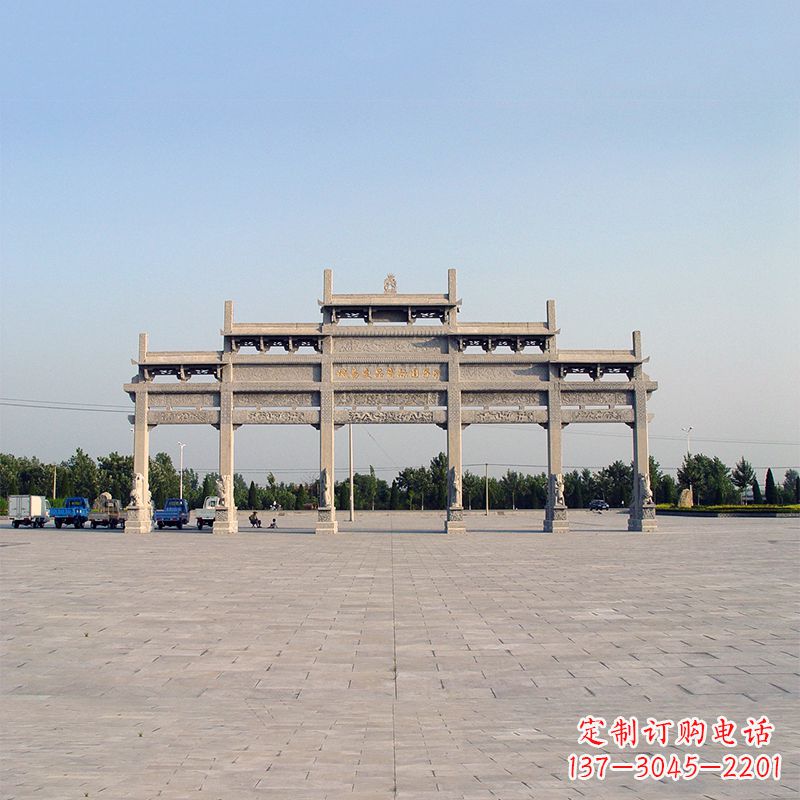 城市广场冲天式石雕牌坊