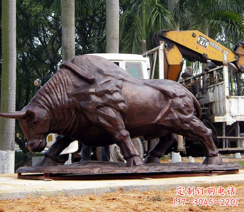城市街边玻璃钢仿铜牛雕塑