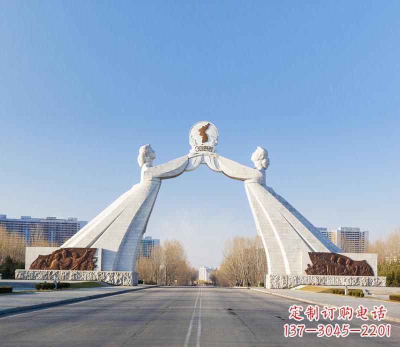 城市街道拱门石雕