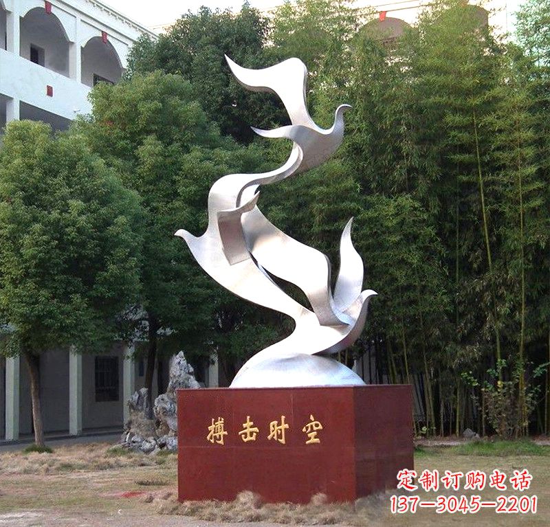 “和平鸽雕塑——象征着和平与爱” “和平鸽雕塑——象征着和平与爱”