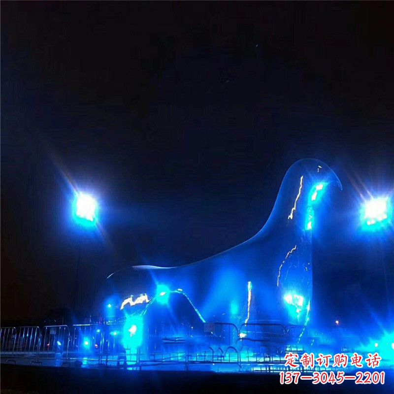 鸽子雕塑彰显夜景灯光之美 鸽子雕塑彰显夜景灯光之美