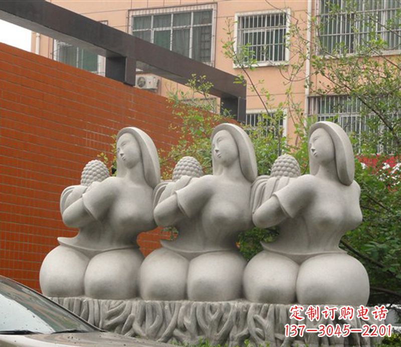 抽象三个女人石雕