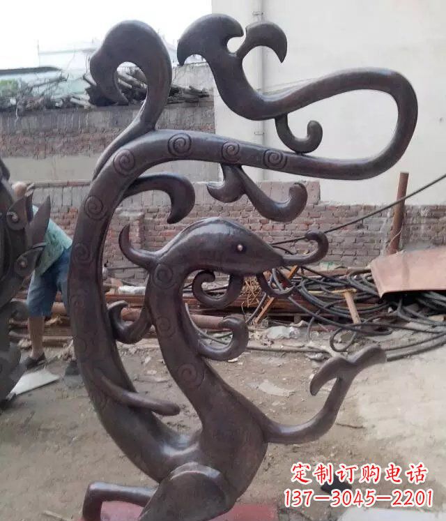 抽象蛇景观雕塑