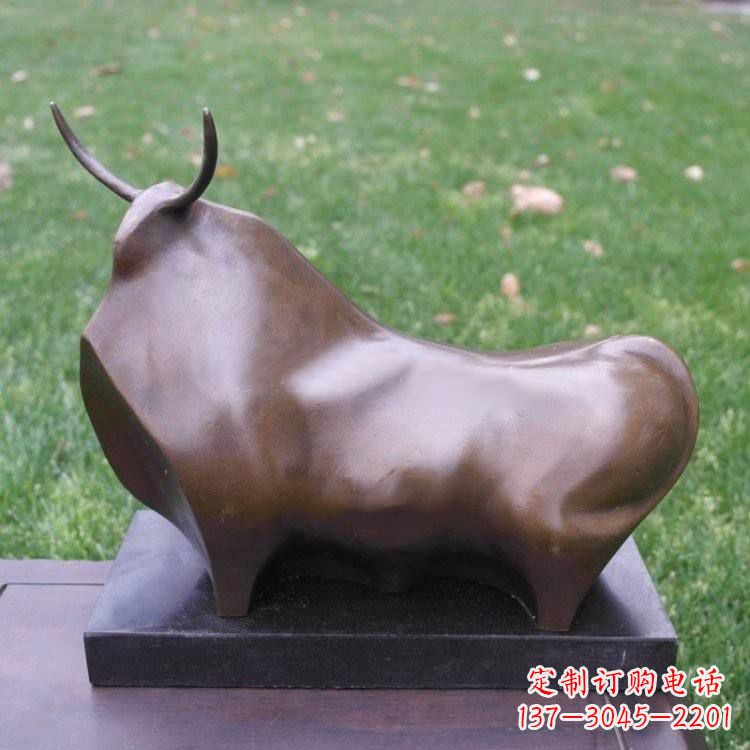 抽象十二生肖铜牛动物雕塑摆件