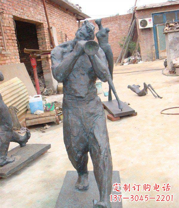 吹唢呐广场人物铜雕 (2)