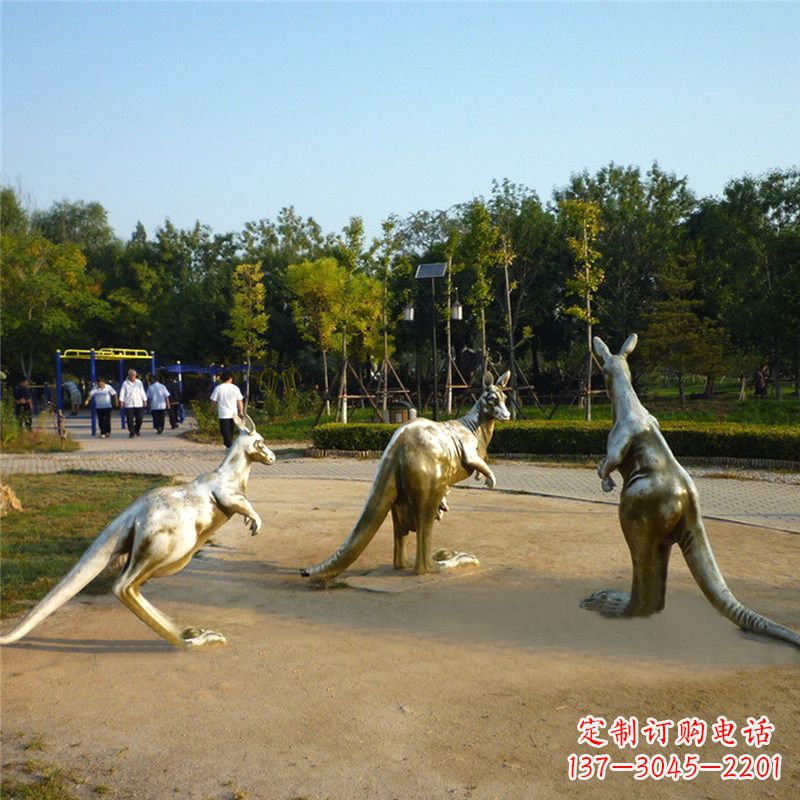 袋鼠雕塑点缀小区公园和谐景观 袋鼠雕塑点缀小区公园和谐景观