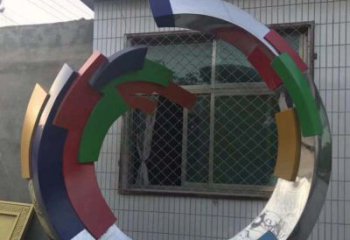 绚烂多彩的不锈钢圆环雕塑