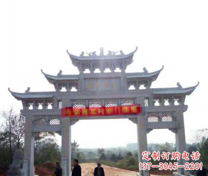 村庄三门石雕牌楼