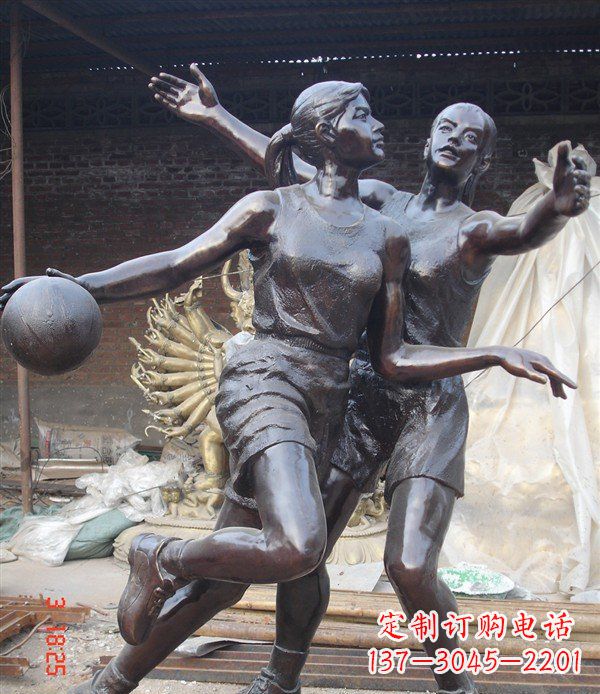 打篮球人物广场玻璃钢仿铜景观雕塑