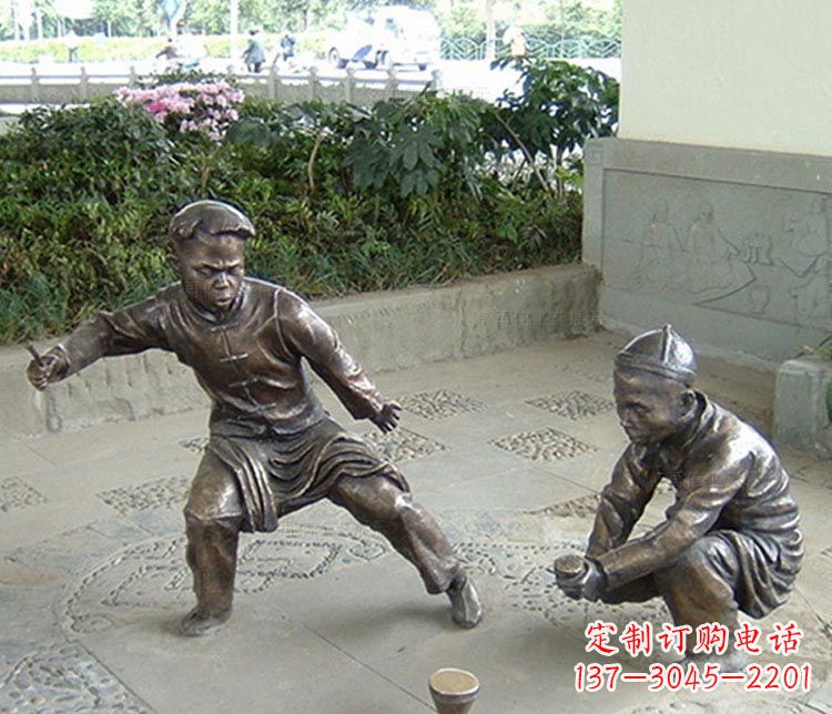 打陀螺的儿童铜雕