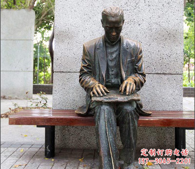 “男性英姿飒爽的雕塑” “男性英姿飒爽的雕塑”