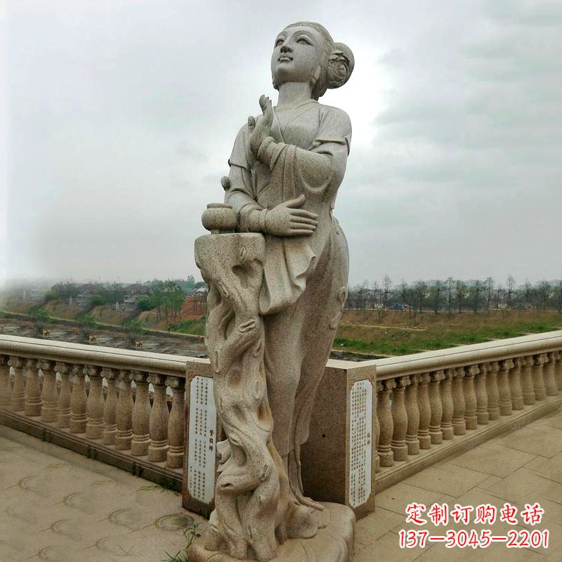 公园广场的貂蝉雕塑古代四大美女之一 公园广场的貂蝉雕塑古代四大美女之一