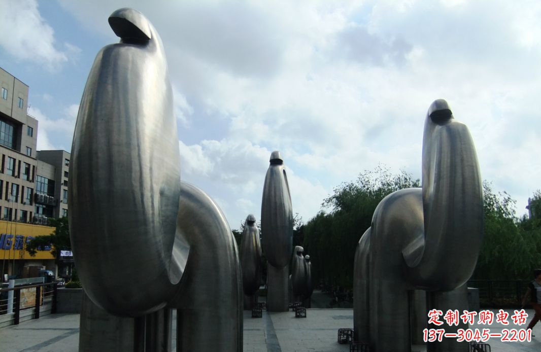 大型不锈钢抽象骆驼雕塑