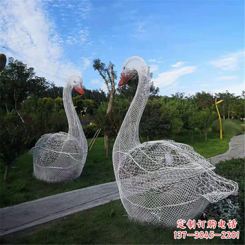 大型网格天鹅景观动物雕塑摆件(天鹅爱心门)